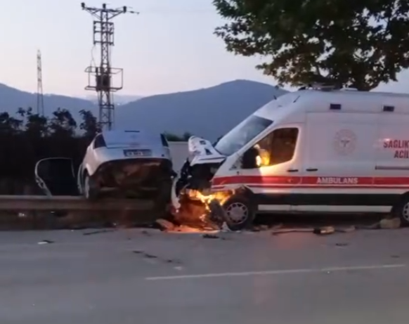 Kestel’de Ambulans ile Otomobil Çarpıştı: 1 Kişi Yaralandı
