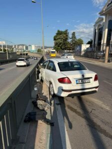 Kestel Girişinde Maddi Hasarlı Trafik Kazas